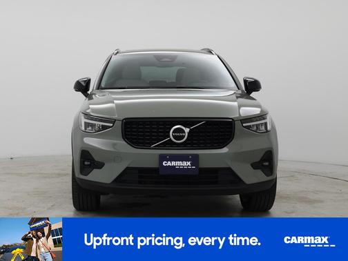 2023 Volvo XC40 B5 Plus Dark Theme