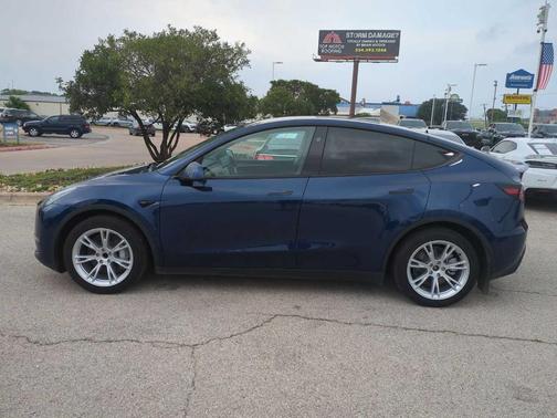 2024 Tesla Model Y Base