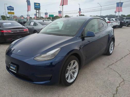 2024 Tesla Model Y Base