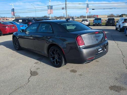 2023 Chrysler 300 Touring