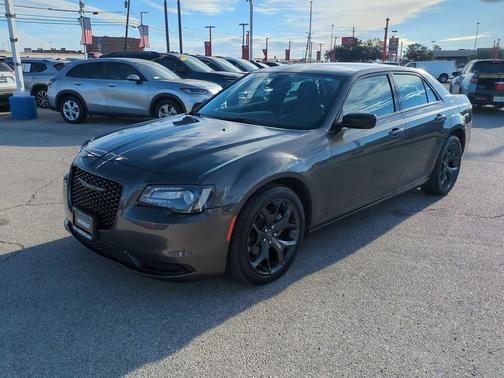 2023 Chrysler 300 Touring