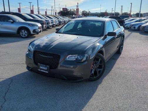 2023 Chrysler 300 Touring