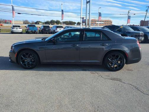 2023 Chrysler 300 Touring