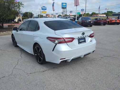 Wind Chill Pearl 2018 Toyota Camry XSE