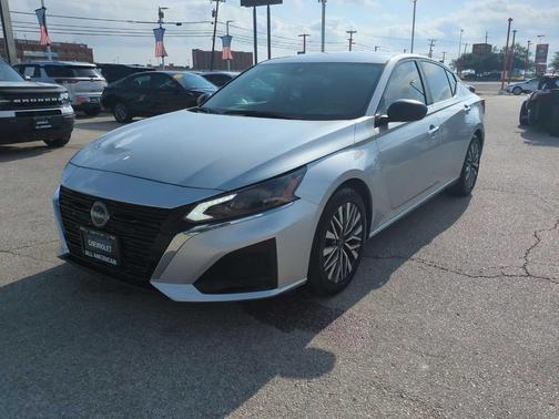 Brilliant Silver Metallic 2024 Nissan Altima 2.5 SV
