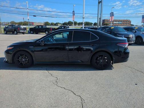 2021 Toyota Camry Hybrid XLE