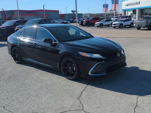 2021 Toyota Camry Hybrid XLE