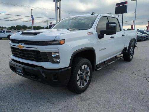 Summit White 2024 Chevrolet Silverado 2500 Custom