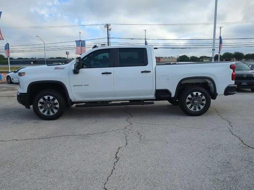 Summit White 2024 Chevrolet Silverado 2500 Custom