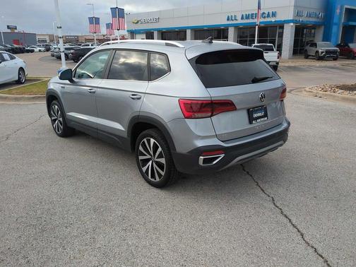 2024 Volkswagen Taos 1.5T SE