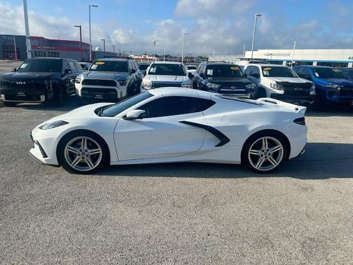 Arctic White 2024 Chevrolet Corvette Stingray w/2LT