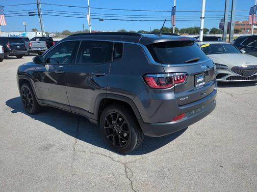 2022 Jeep Compass Latitude Lux