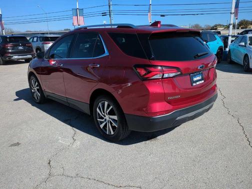 Cherry Red Tintcoat 2022 Chevrolet Equinox Premier