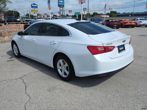 Summit White 2022 Chevrolet Malibu 1LS