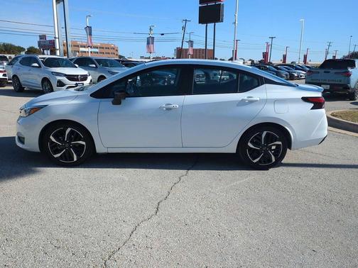 2024 Nissan Versa 1.6 SR