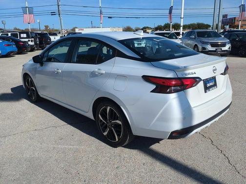 2024 Nissan Versa 1.6 SR