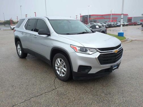 Silver Ice Metallic 2021 Chevrolet Traverse LS