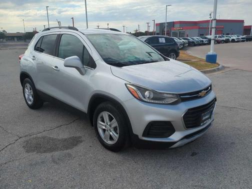 Silver Ice Metallic 2018 Chevrolet Trax LT