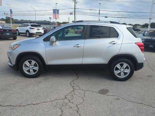 Silver Ice Metallic 2018 Chevrolet Trax LT