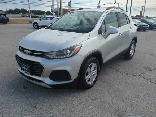 Silver Ice Metallic 2018 Chevrolet Trax LT