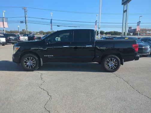 2021 Nissan Titan SV