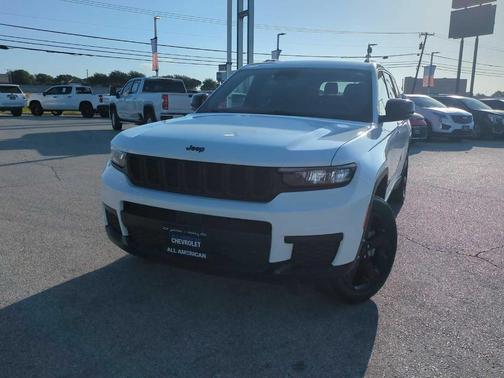 Bright White Clearcoat 2023 Jeep Grand Cherokee L Laredo