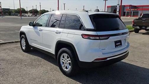2022 Jeep Grand Cherokee Laredo