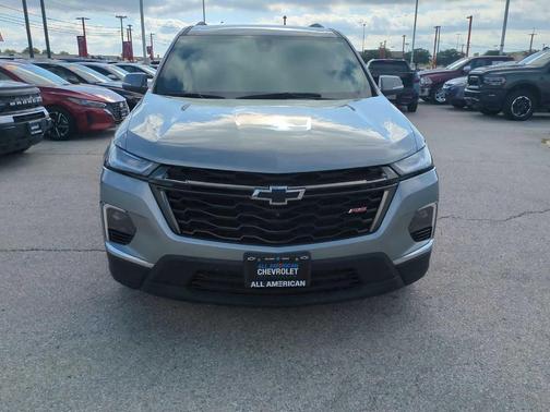 Sterling Gray Metallic 2023 Chevrolet Traverse RS