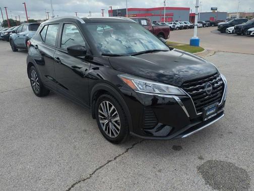 Super Black 2024 Nissan Kicks SV