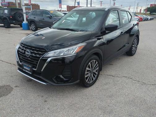 Super Black 2024 Nissan Kicks SV