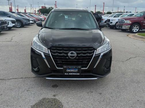 Super Black 2024 Nissan Kicks SV