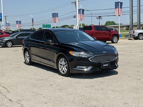 Photo 3 of 21 of 2018 Ford Fusion SE