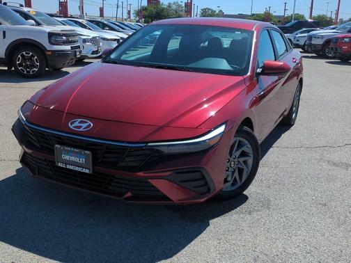 2024 Hyundai ELANTRA SEL