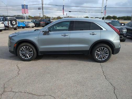 2025 Cadillac XT4 Premium Luxury