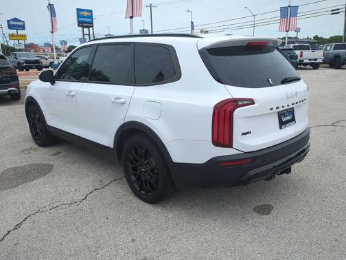 Glacial White Pearl 2022 Kia Telluride SX