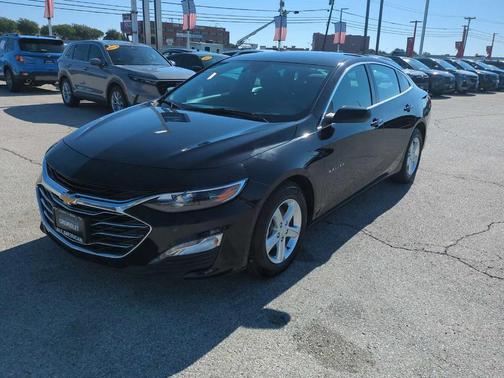 Mosaic Black Metallic 2024 Chevrolet Malibu LT