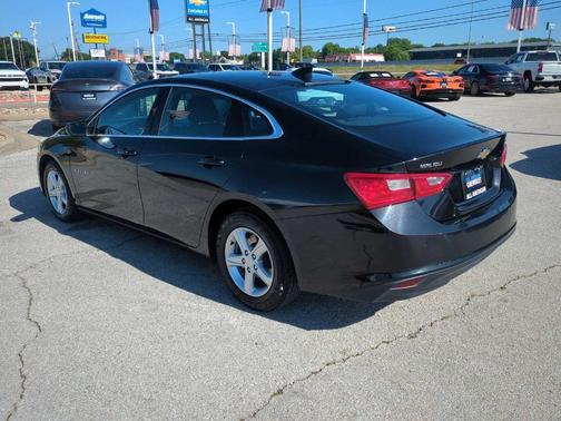 Mosaic Black Metallic 2024 Chevrolet Malibu LT