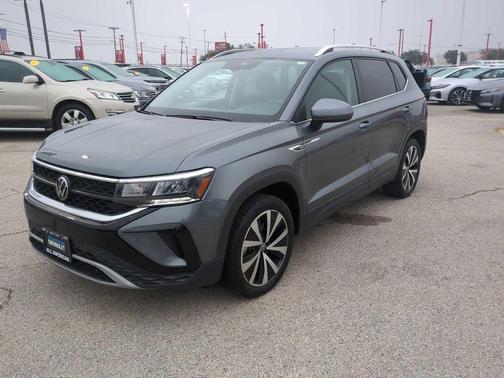 2024 Volkswagen Taos 1.5T SE