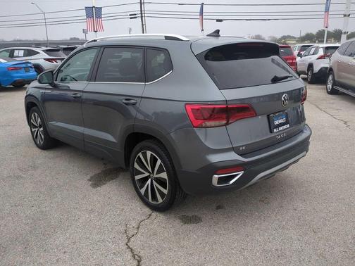 2024 Volkswagen Taos 1.5T SE