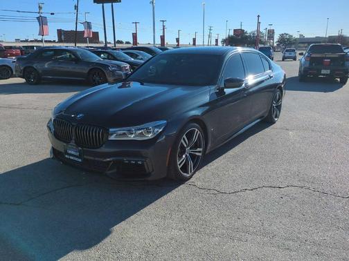 2017 BMW 750 i