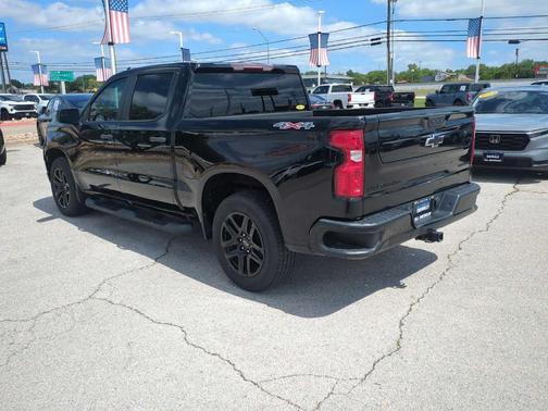 Black 2022 Chevrolet Silverado 1500 Custom