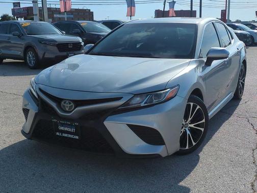 Celestial Silver Metallic 2019 Toyota Camry SE