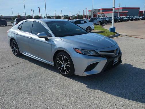 Celestial Silver Metallic 2019 Toyota Camry SE
