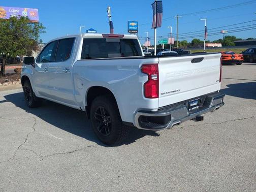 Iridescent Pearl Tricoat 2024 Chevrolet Silverado 1500 LTZ