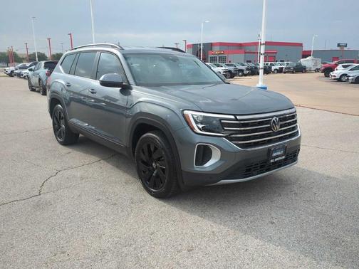 Platinum Gray Metallic 2024 Volkswagen Atlas 2.0T SE w/Technology