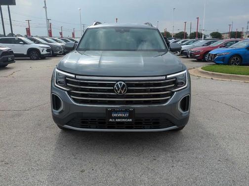 Platinum Gray Metallic 2024 Volkswagen Atlas 2.0T SE w/Technology