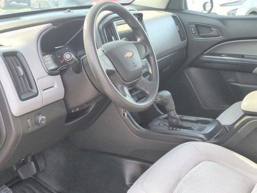 Photo 2 of 25 of 2019 Chevrolet Colorado WT