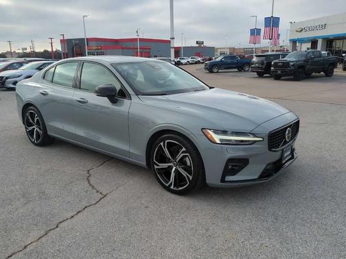 2024 Volvo S60 B5 Core Dark Theme