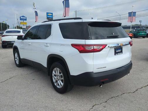 Summit White 2021 Chevrolet Traverse LT Cloth