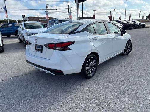 Aspen White 2023 Nissan Versa 1.6 SV
